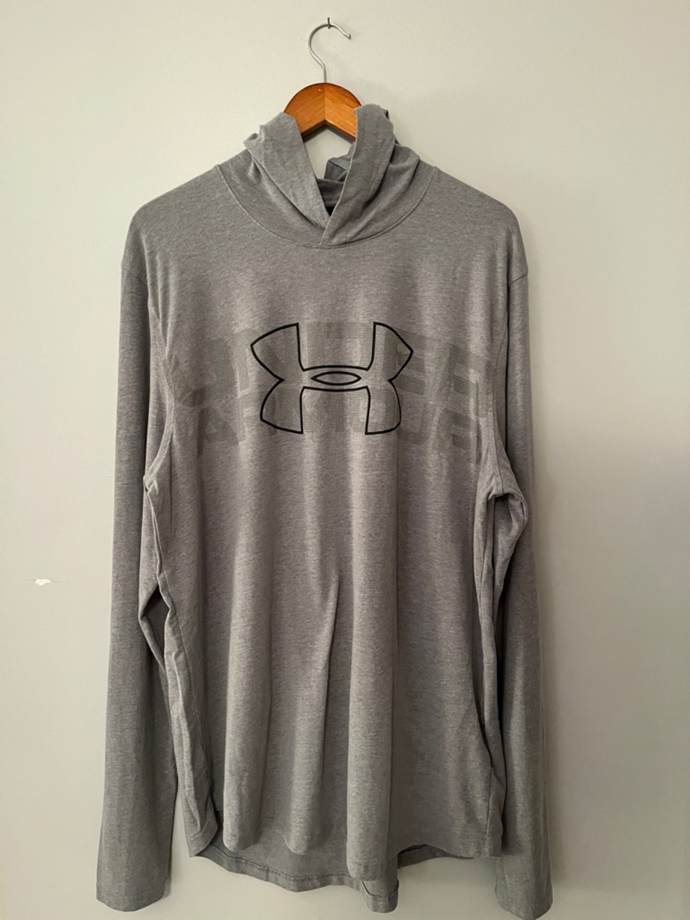 Under Armour Light Gray Hooded Hoodie Shirt